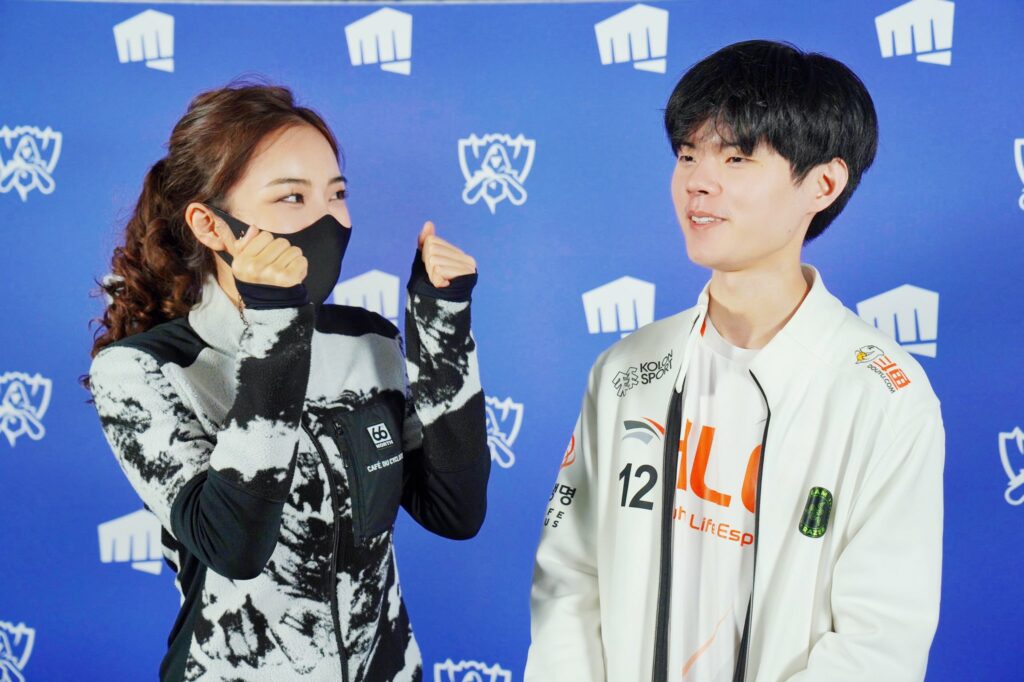 Nữ MC Candice bật khóc vì hạnh phúc khi được Faker chúc mừng sinh nhật