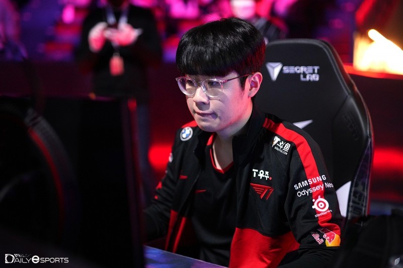 T1 Zeus - Từ tài năng trẻ 2k4 đến hình bóng top lane trị vì 'đỉnh Olympus' của LCK | ONE Esports Vietnam