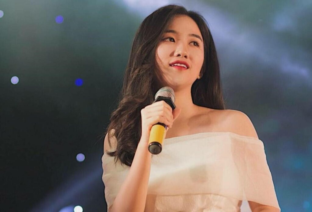 Linh Nắng - 'Mỹ nữ' MC mới nổi của làng Valorant chuyên nghiệp