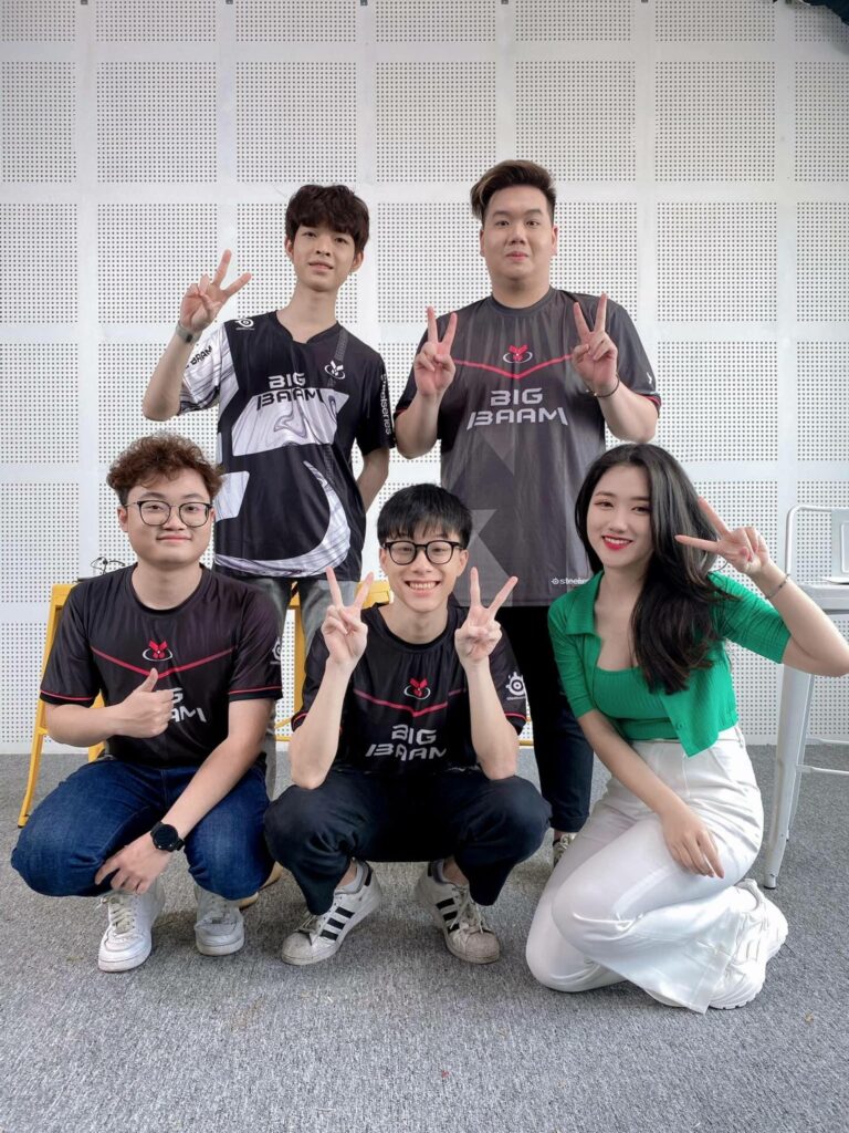 Linh Nắng - 'Mỹ nữ' MC mới nổi của làng Valorant chuyên nghiệp