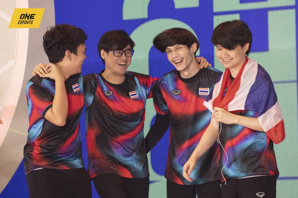 FO4 Thái Lan hoàn thành mục tiêu HCV SEA Games, TDKeane dành sự tôn trọng cho tuyển Việt Nam: 'Các tuyển thủ tiến bộ, khán giả thì cổ vũ cuồng nhiệt'
