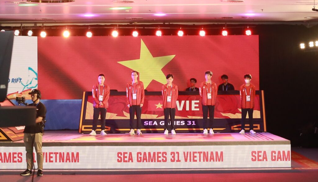 Tốc Chiến: Coyote tự tin có thể cùng Team Flash thống trị Đông Nam Á, muốn đem HCV SEA Games về làm quà tặng mẹ Coyote và đồng đội