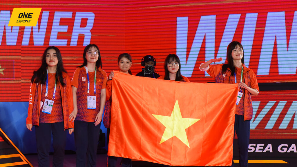 Tốc Chiến: Tiếp bước Team FLash, đội tuyển nữ Việt Nam có một ngày ra quân xuất sắc