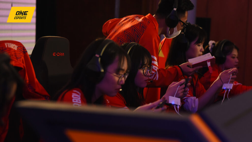 Tốc Chiến: Tiếp bước Team FLash, đội tuyển nữ Việt Nam có một ngày ra quân xuất sắc