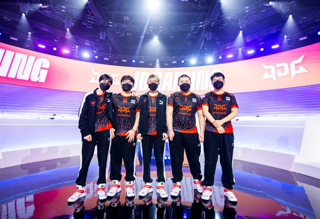Tốc Chiến: Tiễn đại diện Trung Quốc về nước, Team Flash thẳng tiến Bán Kết ICONS 2022