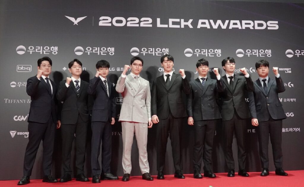 Chính Zeka cũng bất ngờ về giải thưởng tại LCK Awards: 'Mình nghĩ giải thưởng này sẽ thuộc về Zeus hoặc Keria...'