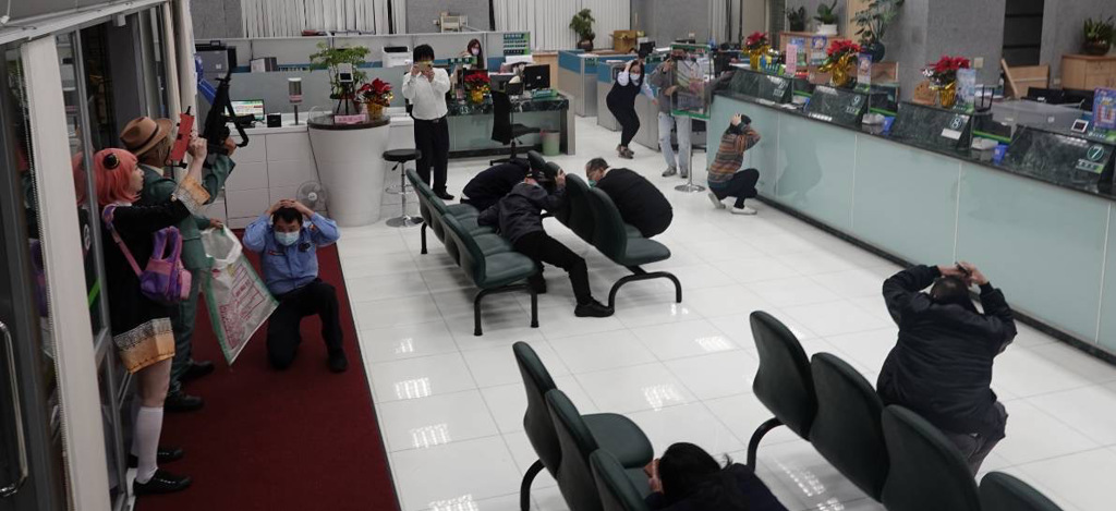 Spy x Family: Bố Loid và Anya cùng nhau đi... cướp ngân hàng tại Đài Loan