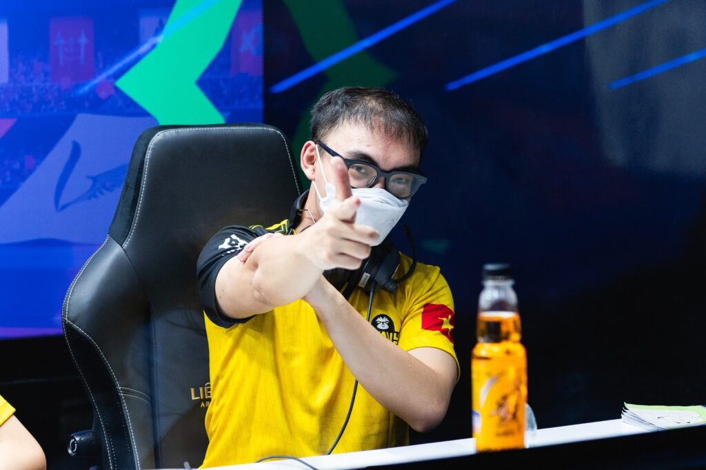 Liên Quân: ProE chính thức giải nghệ Liên Quân, ProE giải nghệ, HEAVY, Team Flash