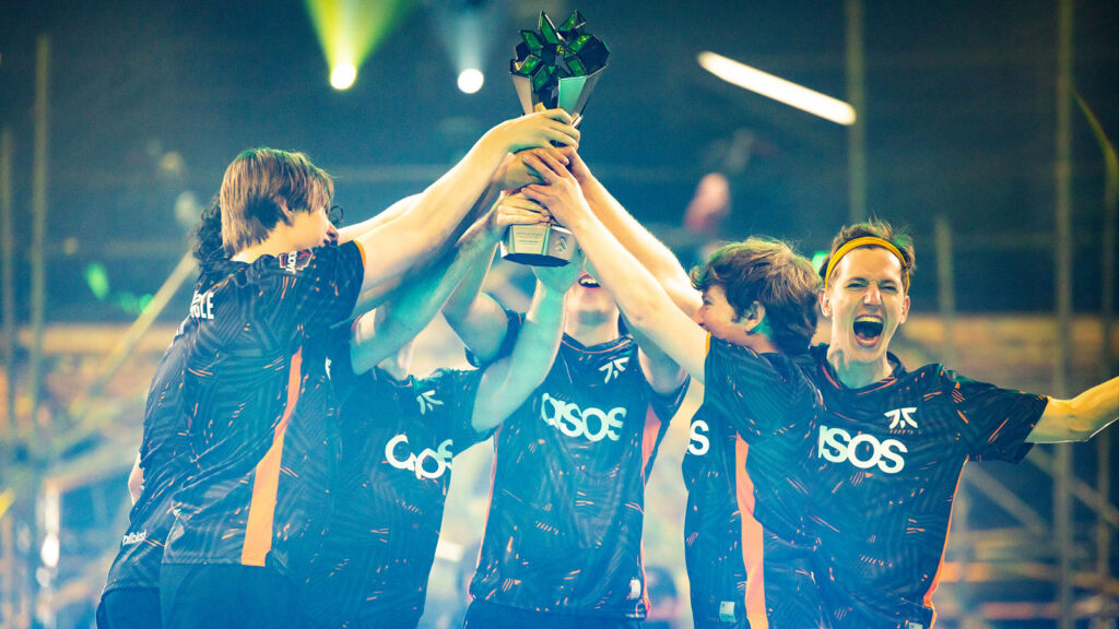 Valorant: Nhóm nhạc K-pop Twice 'nhả vía' mang cup về cho Boaster của Fnatic