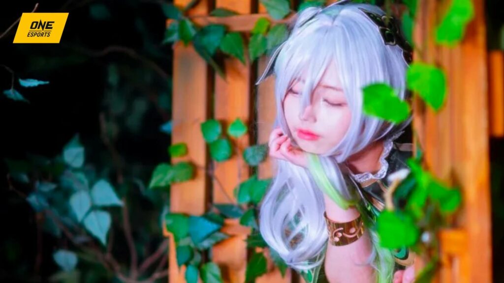 Genshin Impact Cosplay: Chiêm ngưỡng Thảo Thần Nahida cực thơ mộng cùng cô nàng Hyobi