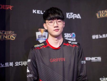 LMHT: GRF Viper lý giải việc lấy Đạo Chích cho Sivir vì... không thích bị  móc túi | ONE Esports Vietnam