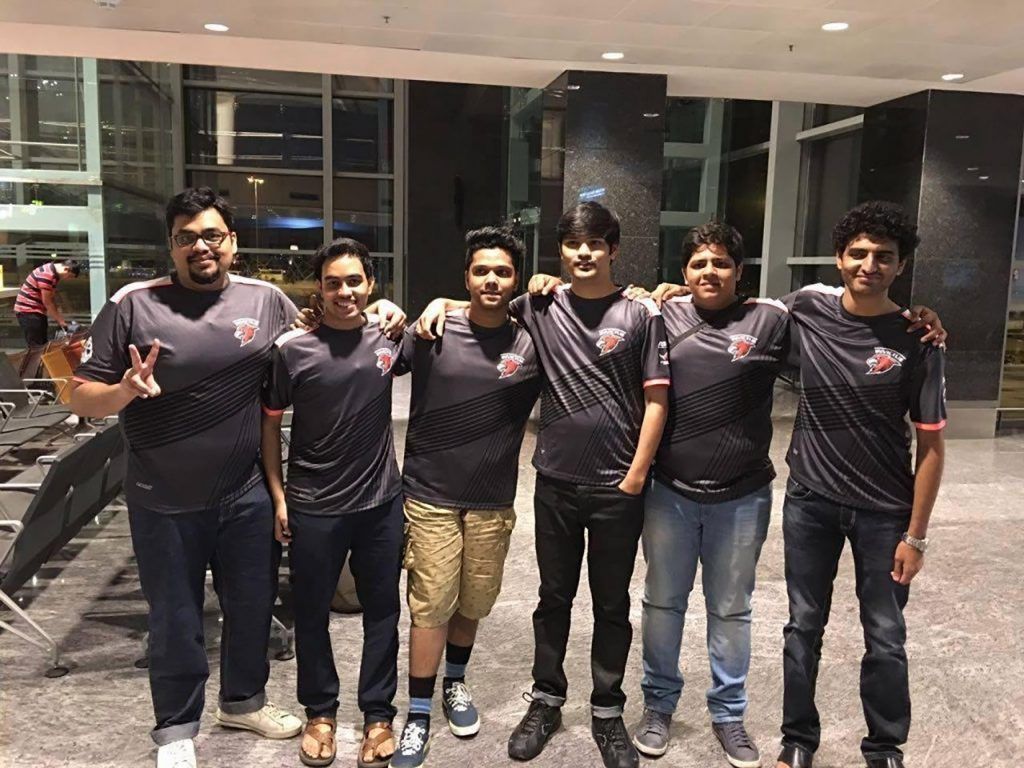 Cựu tuyển thủ CS:GO nay đã trở thành bác sĩ tuyến đầu chống chọi nạn dịch COVID-19