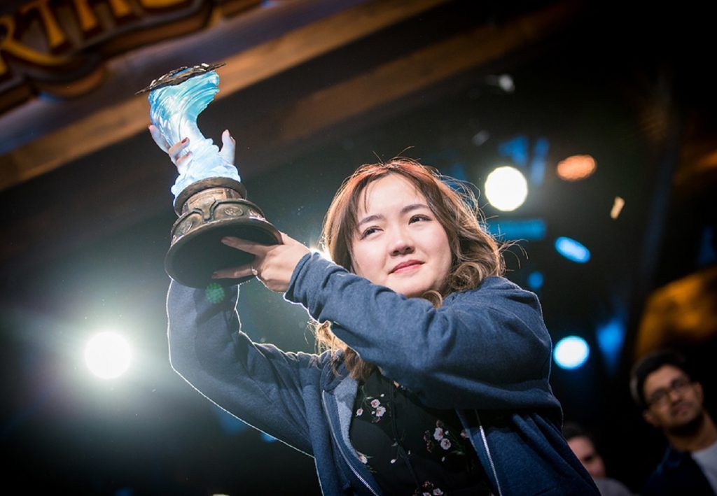 Những tuyển thủ nữ và câu chuyện bình đẳng giới trong Esports