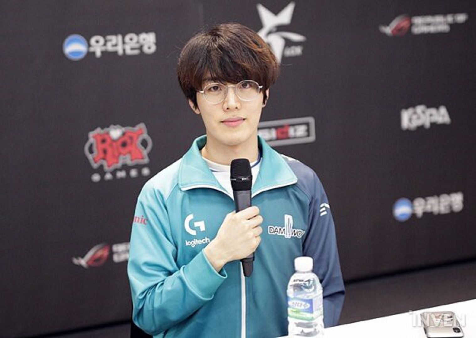 Киберспорт 2024 год. Котик киберспорт. Картинки котик киберспорт в очках.