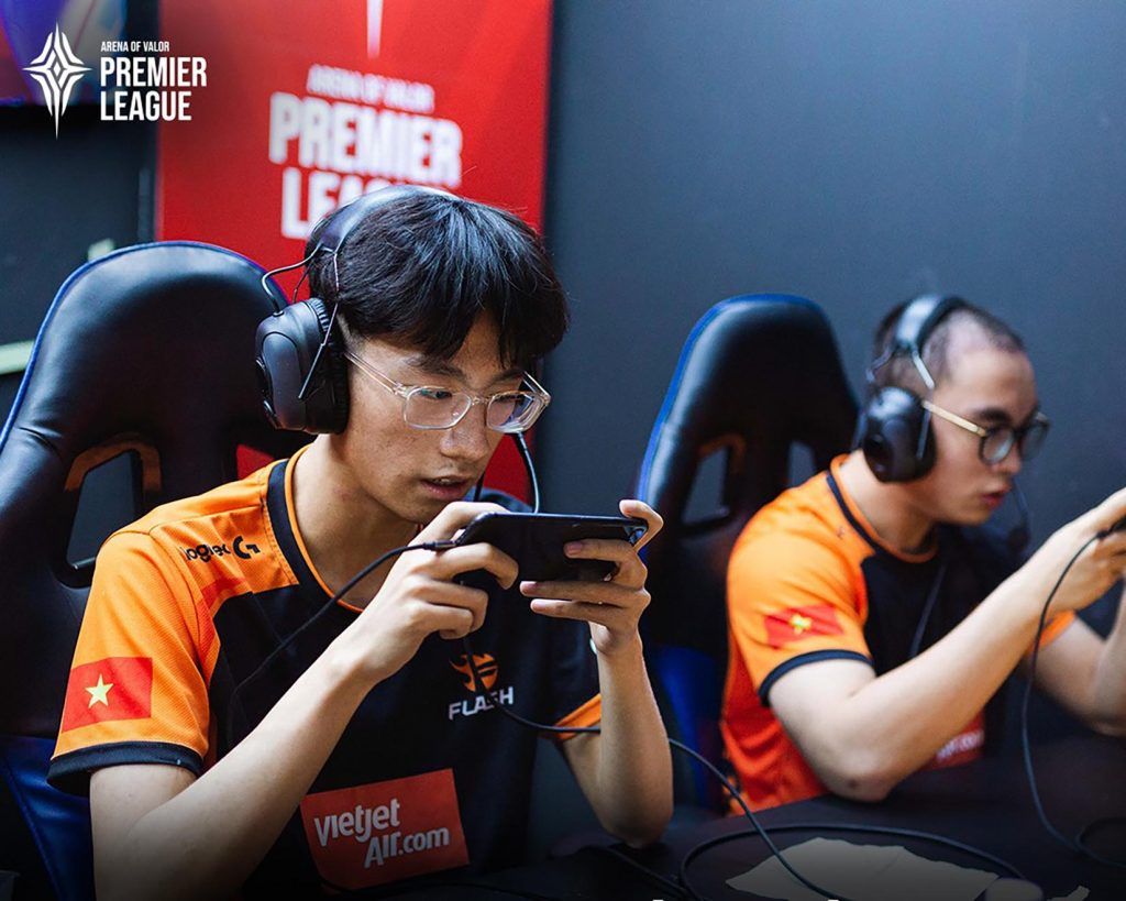 ĐTDV Mùa Đông 2020: HLV Gấu sẽ làm gì với một Team Flash 'không Gấu'?