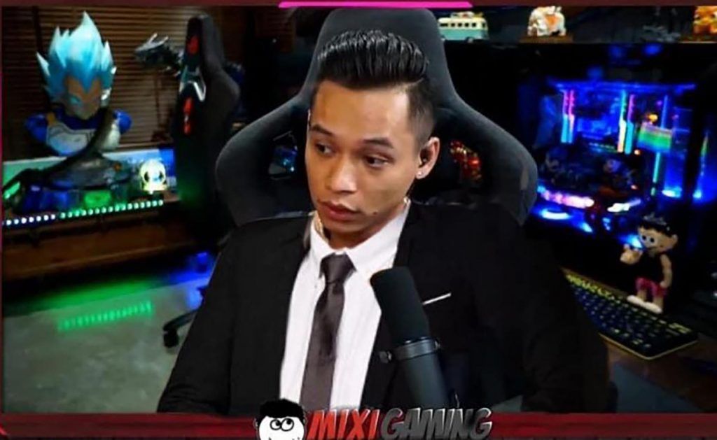 Streamer Việt đồng loạt diện vest, ăn nói lịch sự khi lên sóng; Tú Sena vẫn 'ngựa quen đường cũ'